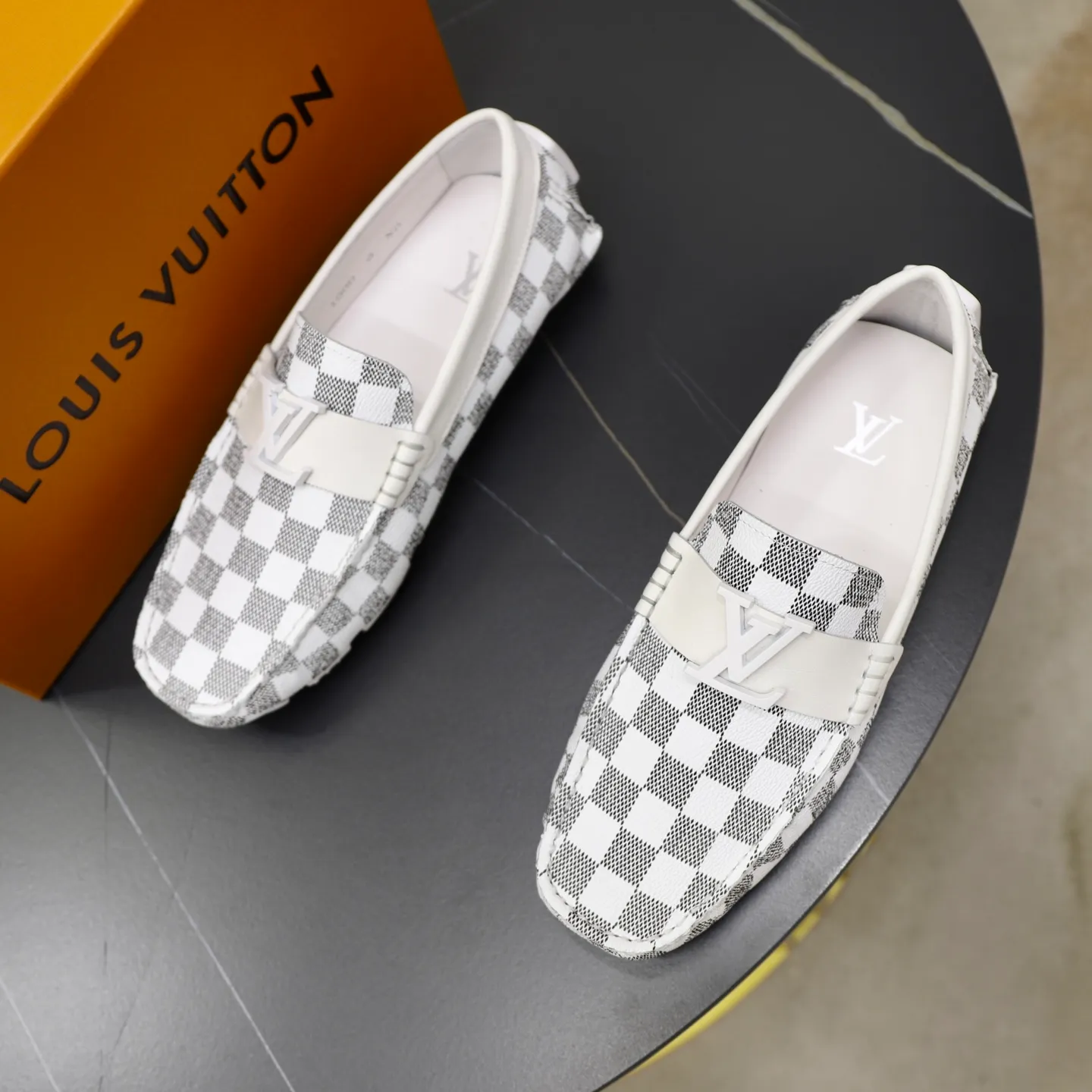 Ex-factory price: 480💰【LV】Louis Vuitton ⚠️High-end men’s driving and pedal series ⚠️38-44 (customized for 45) ⚠️All original cowhide leather! Thick and soft! Made entirely of calfskin lining! Rubber sheet anti-slip beanie sole! Three-dimensional package technology! Fashionable and classic! Handicrafts! Original high quality! Feel free to compare!